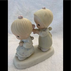 Precious Moments Figurine To a Very Special Sister
